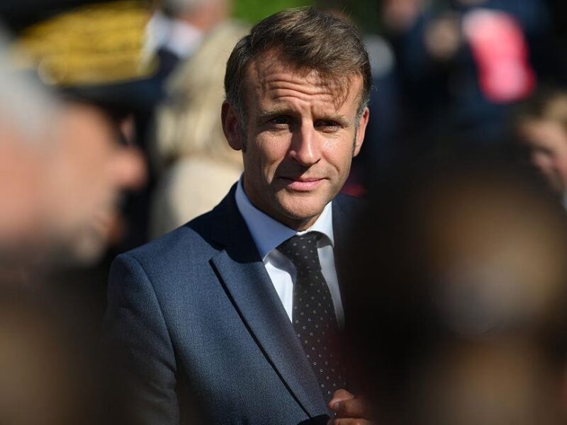 Макрону заблокували дорогу через кортеж Трампа