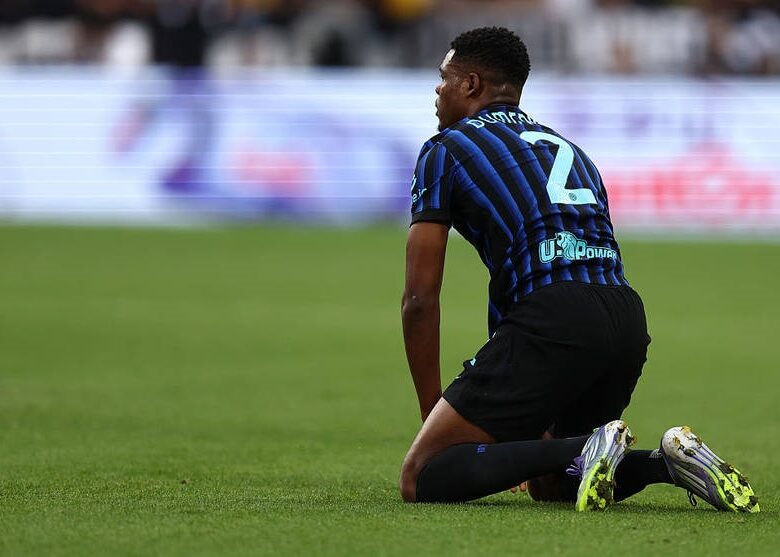 Манчестерські клуби ведуть боротьбу за результативного захисника