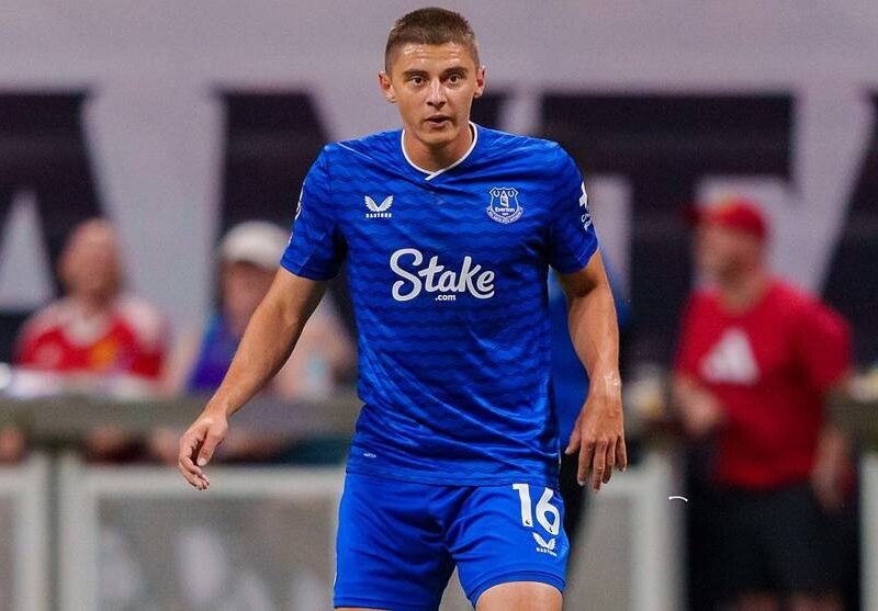 Миколенку готують в Евертоні новий контракт