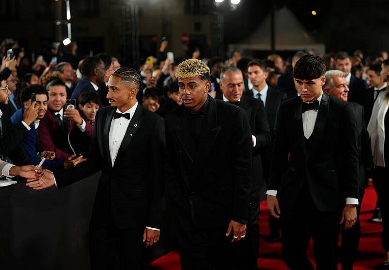 На червоній доріжці Золотого м’яча вболівальники обсвистали Барселону