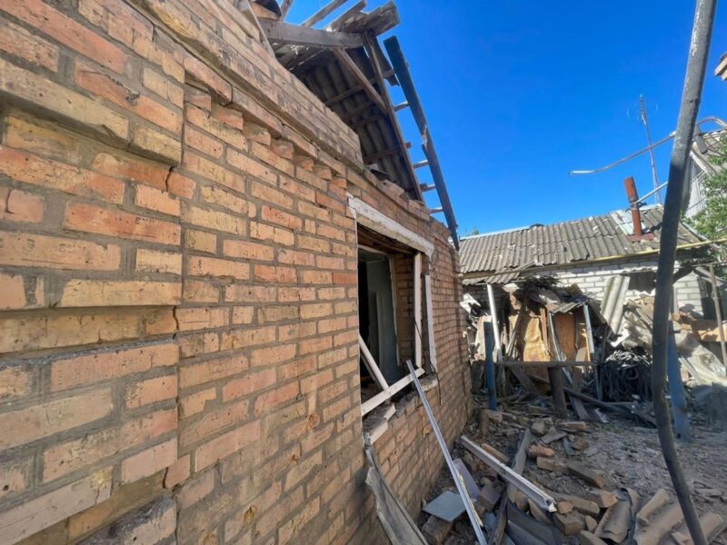 На Дніпропетровщині через обстріл загинула жінка, поранені двоє чоловіків