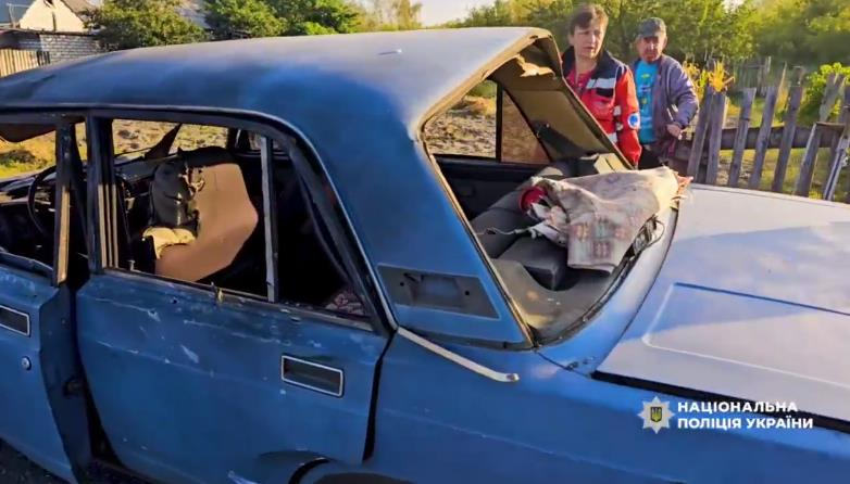 На Донеччині дрон РФ атакував цивільне авто, троє поранених