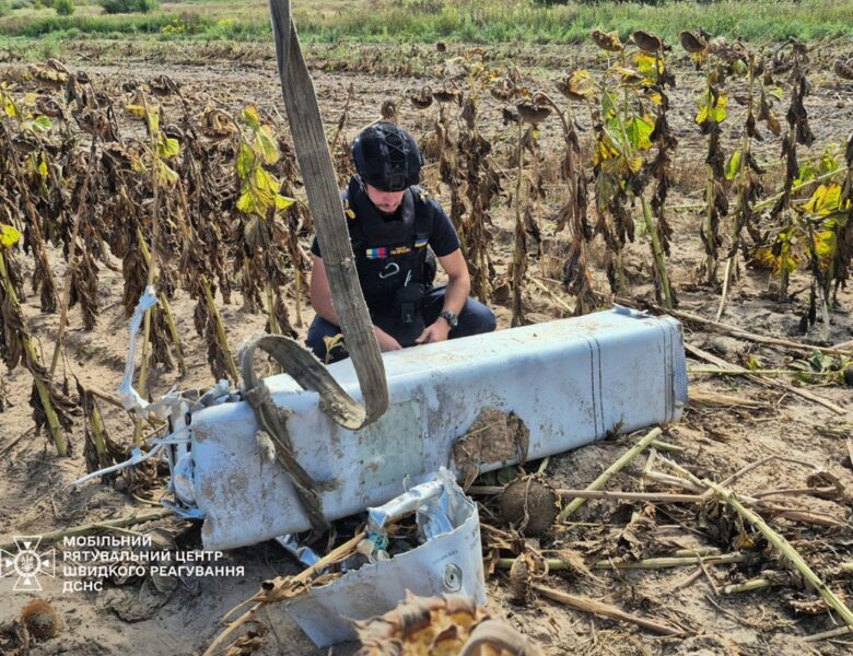 На Київщині на полі знайшли залишки ракети РФ