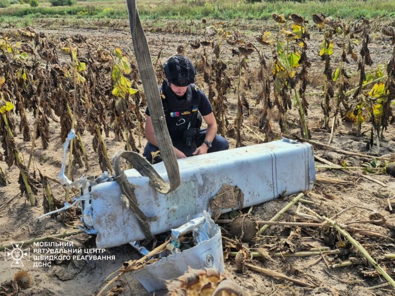 На Київщині на полі знайшли залишки ракети РФ