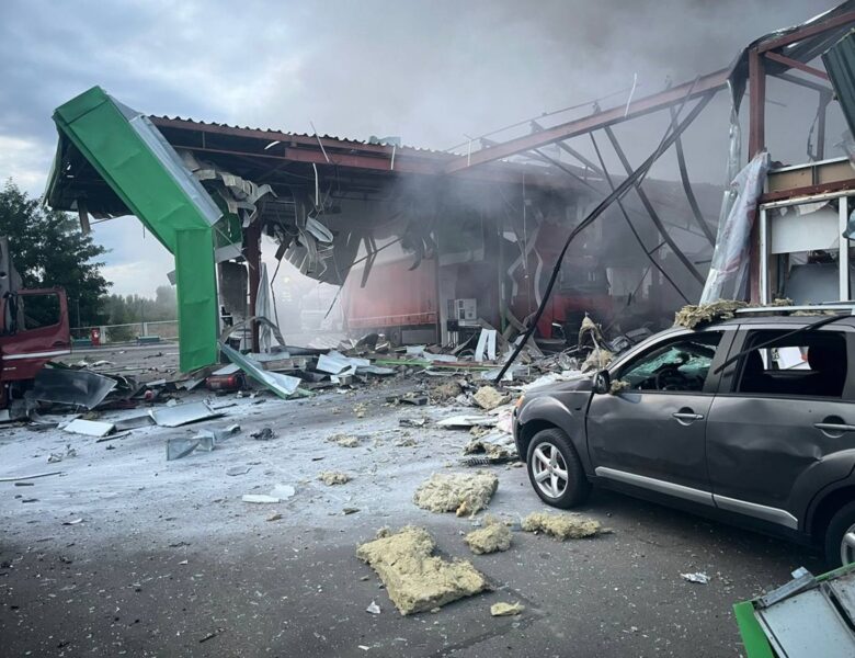 На Полтавщині росіяни вдарили дроном по АЗС, виникла пожежа