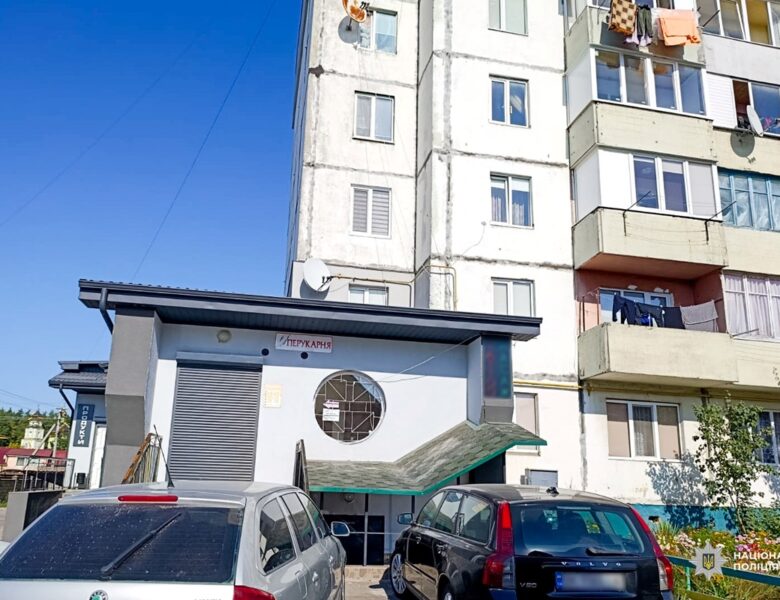 На Рівненщині трирічна дитина випала з шостого поверху