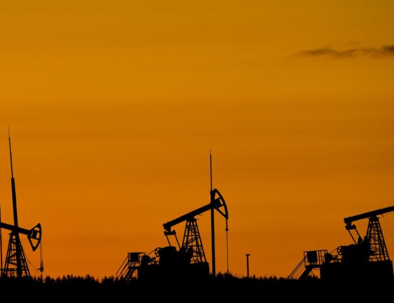 Нафта – ключ до миру? США закривають трубу Росії