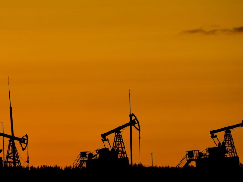 Нафта – ключ до миру? США закривають трубу Росії