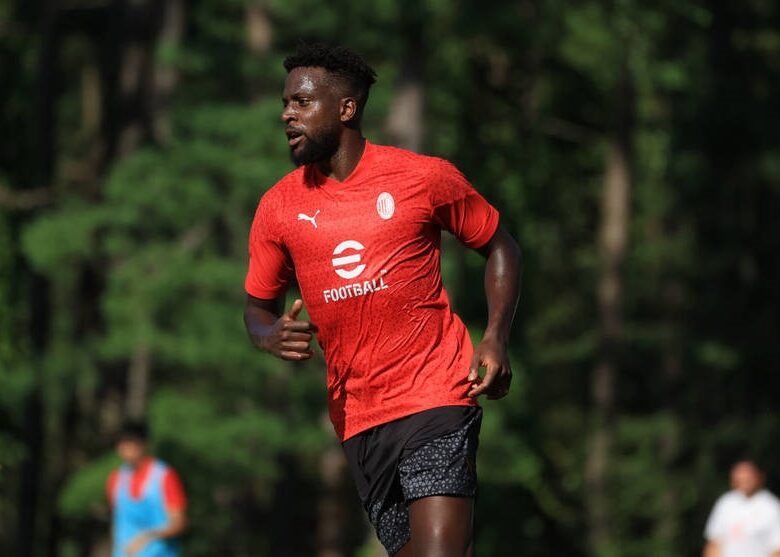 Нападник Мілана не погодився на розірвання угоди з клубом