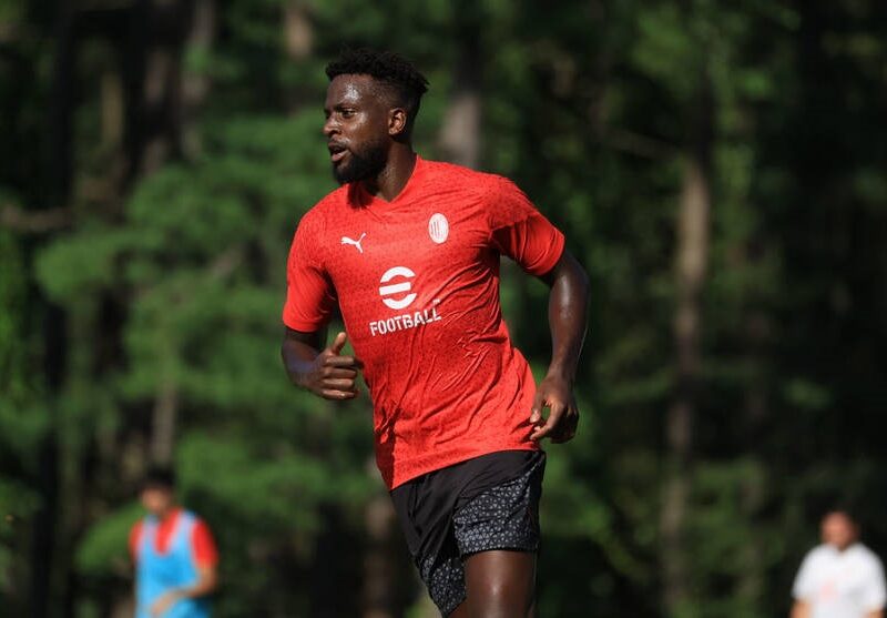 Нападник Мілана не погодився на розірвання угоди з клубом