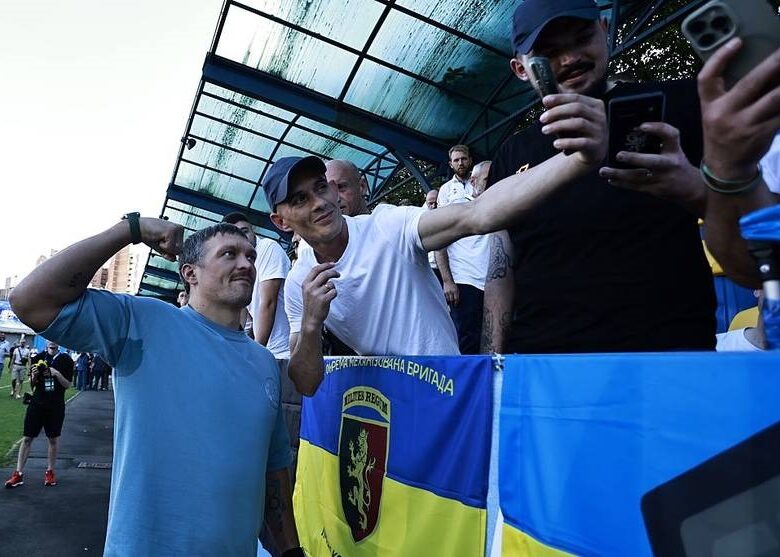 Не дотягнули: Усик і зірки футболу програли португальцям