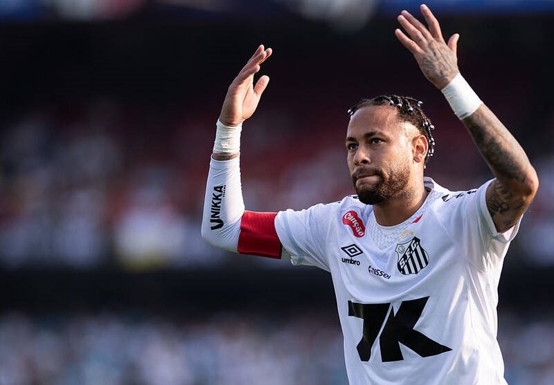 Неймар вибув приблизно на місяць через травму