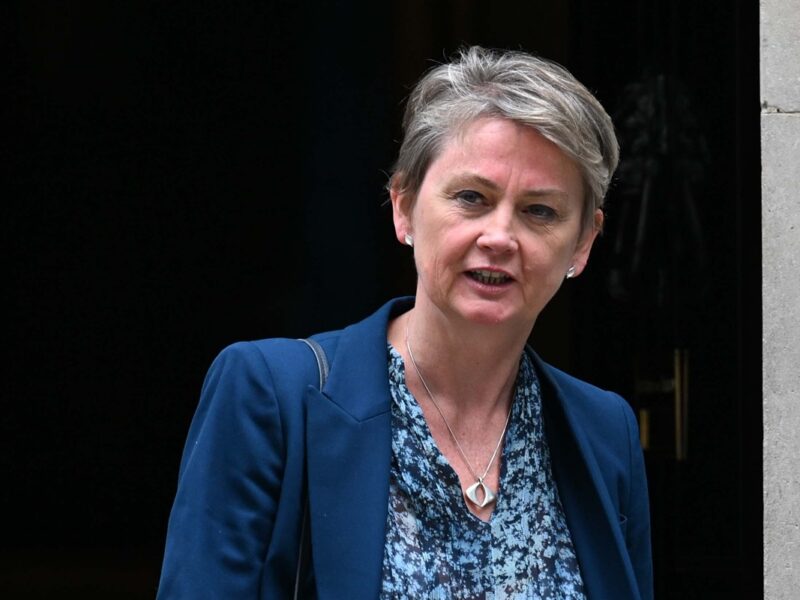 Нова очільниця МЗС Британії перший дзвінок зробила в Україну