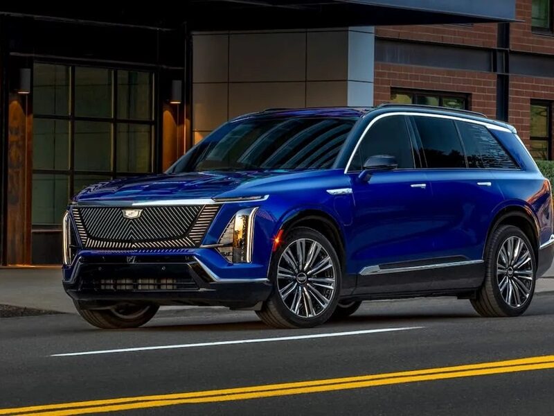 Нові електрокросовери Cadillac перевершили офіційний запас ходу