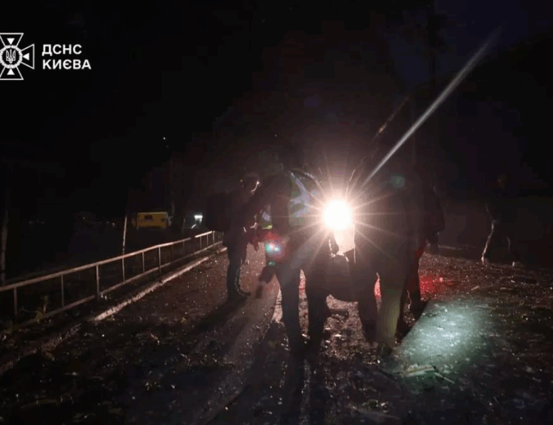 Обстріл Києва: патрульні показали перші хвилини після удару