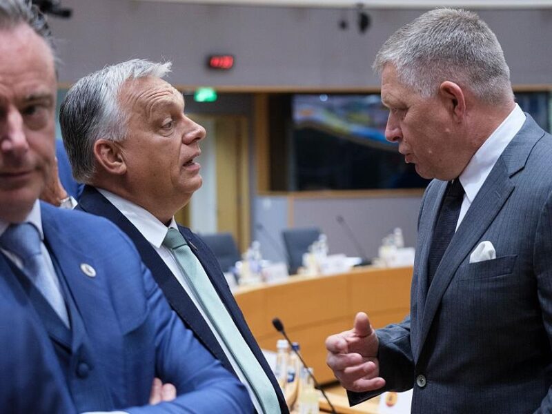 Орбан і Фіцо просять ЄС зняти санкції з частини російських олігархів – ЗМІ