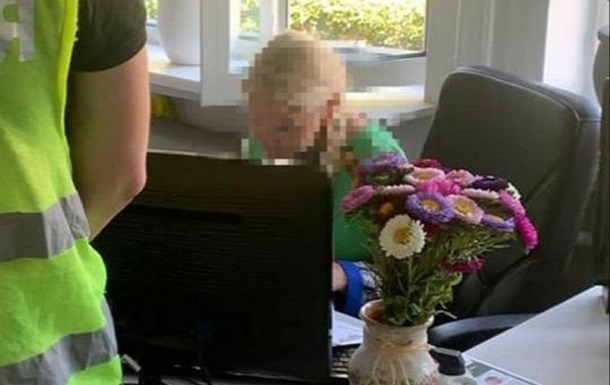 Овочерізки для укриттів: підсудна виїхала в Туреччину “на лікування”