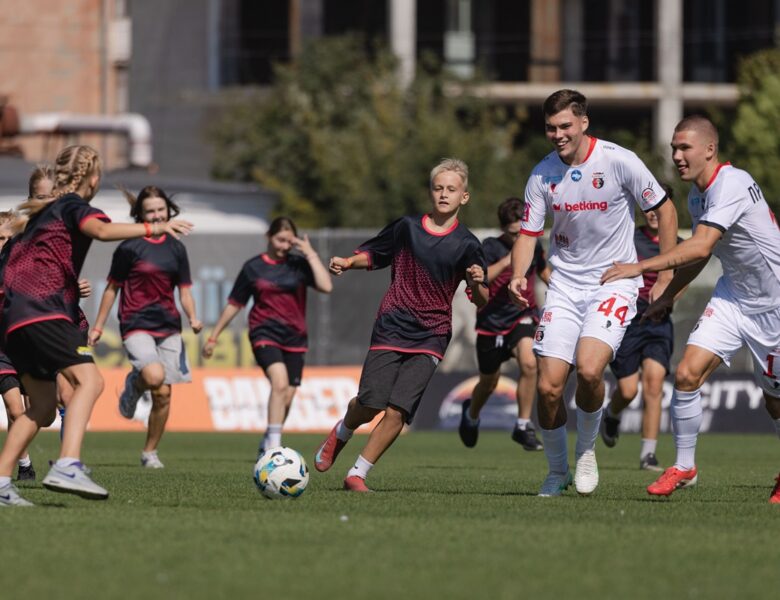 Павло Журило та Betking Foundation: “Через спорт і турботу ми підтримуємо дітей” — у Рівному відбувся “День із командою Королів”