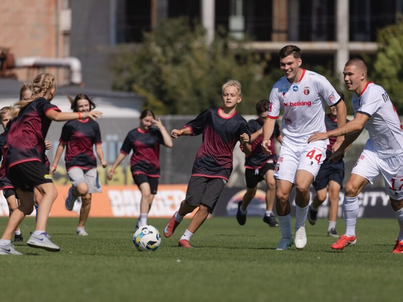 Павло Журило та Betking Foundation: “Через спорт і турботу ми підтримуємо дітей” — у Рівному відбувся “День із командою Королів”