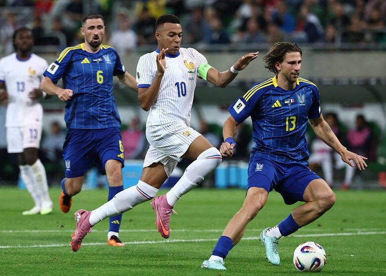 Переможні французи збиткують над збірною України з рахунком 2:0