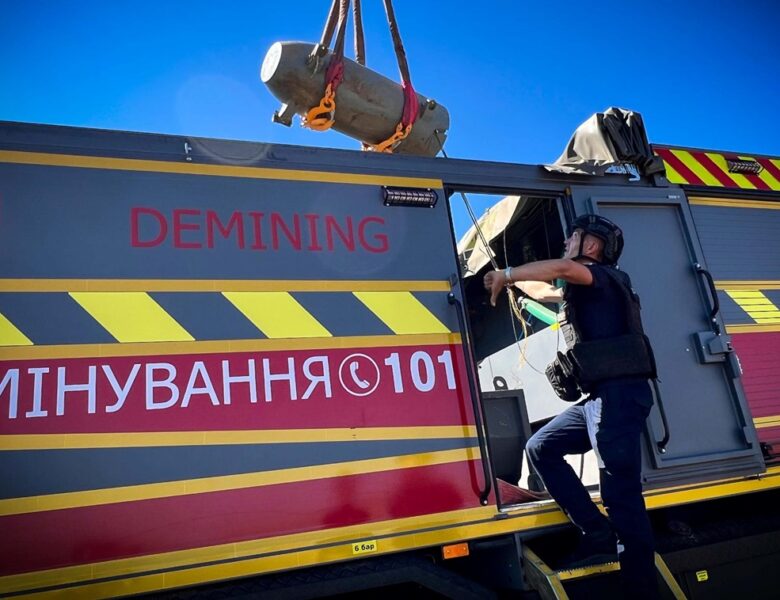 Під Києвом виявили та знешкодили бойову частину ракети