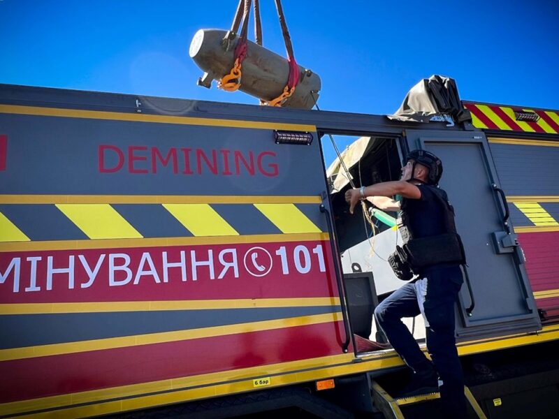 Під Києвом виявили та знешкодили бойову частину ракети