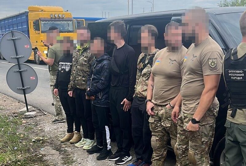 Поліцейський з Києва вивозив ухилянтів під виглядом спецпризначенців