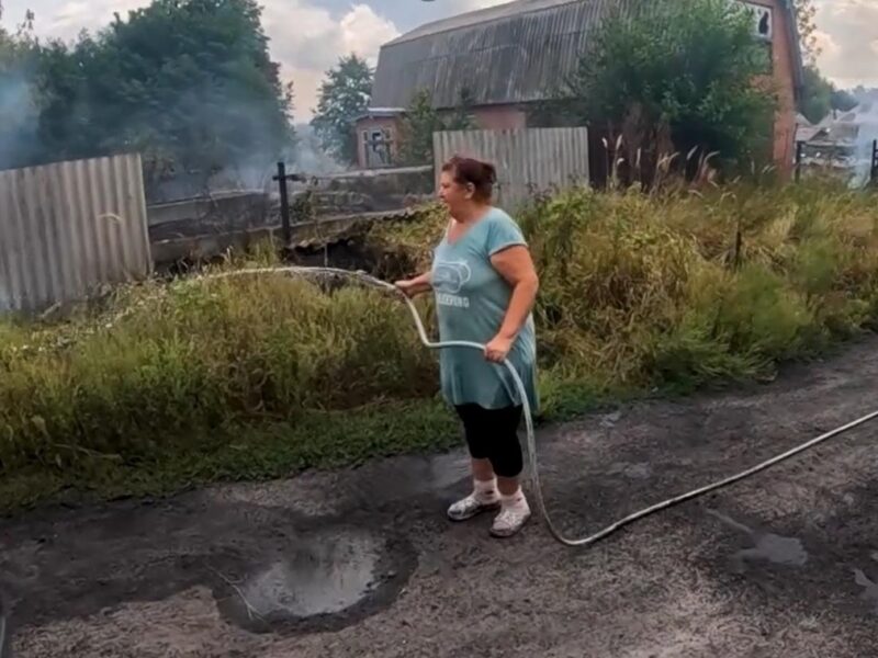 Поліціянти показали евакуацію з палаючої Ярової