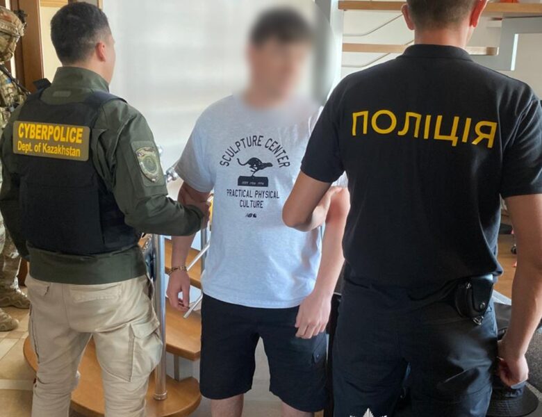 Понад 300 ошуканих: в Чернівцях викрили кол-центр