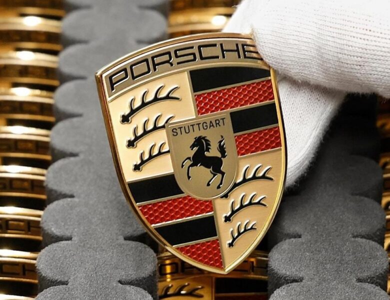 Porsche переглянула плани: ставка на ДВЗ і гібриди замість електрокарів