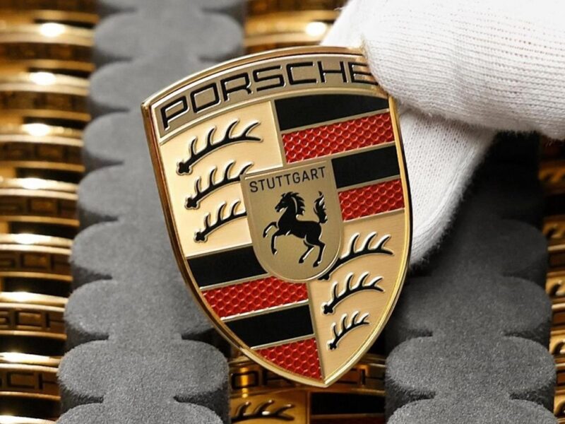 Porsche переглянула плани: ставка на ДВЗ і гібриди замість електрокарів