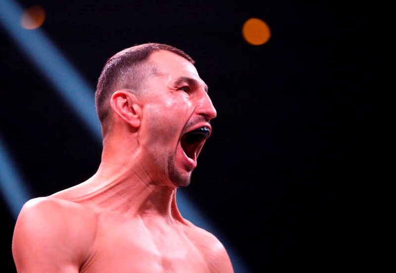 Постол битиметься за один із другорядних поясів