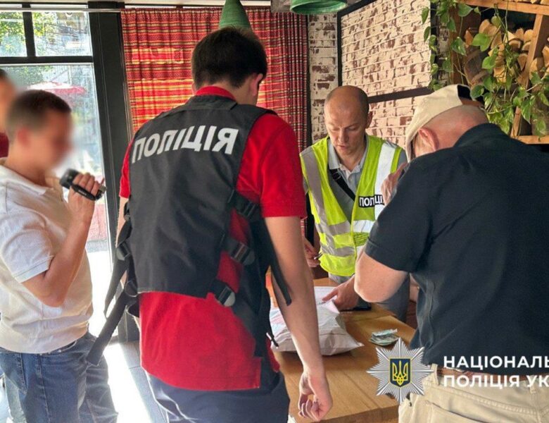 Продавав “бронь” за $10 000: у Києві затримали посадовця Міноборони