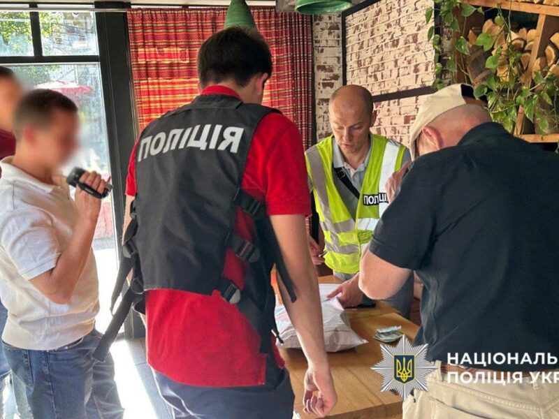 Продавав “бронь” за $10 000: у Києві затримали посадовця Міноборони