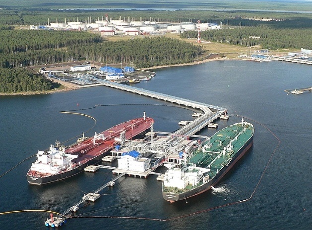 РФ сколихнули вибухи: куди поцілив рій дронів