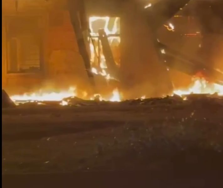 РФ вкотре вдарила по Сумах: масштабна пожежа, є поранені