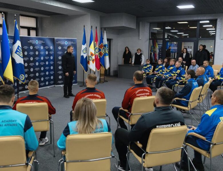 Ігор Клименко зустрівся із курсантами та ліцеїстами системи МВС – переможцями міжнародних змагань