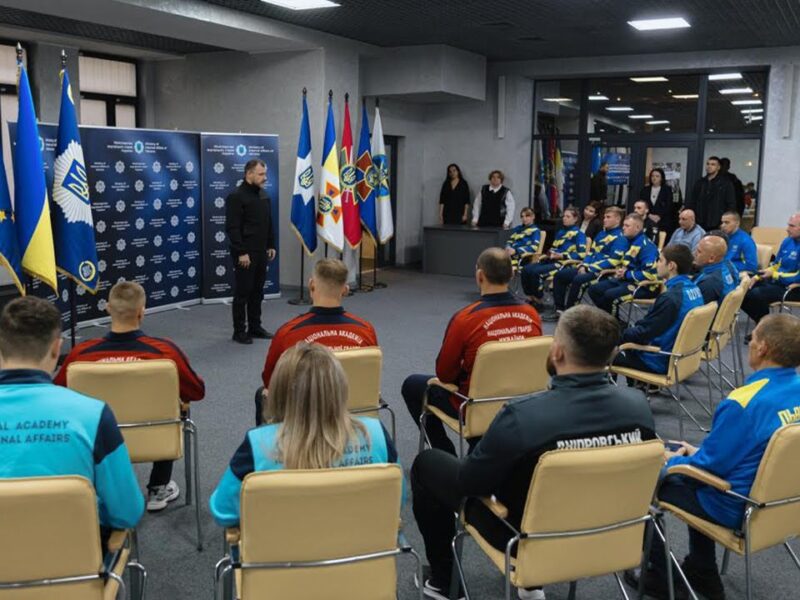 Ігор Клименко зустрівся із курсантами та ліцеїстами системи МВС – переможцями міжнародних змагань