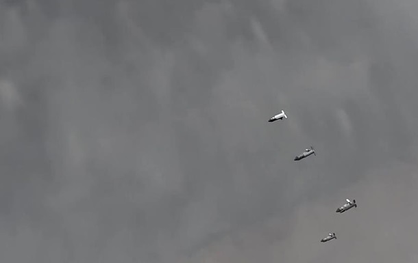 Росія вбила бомбою понад 20 цивільних на Донеччині