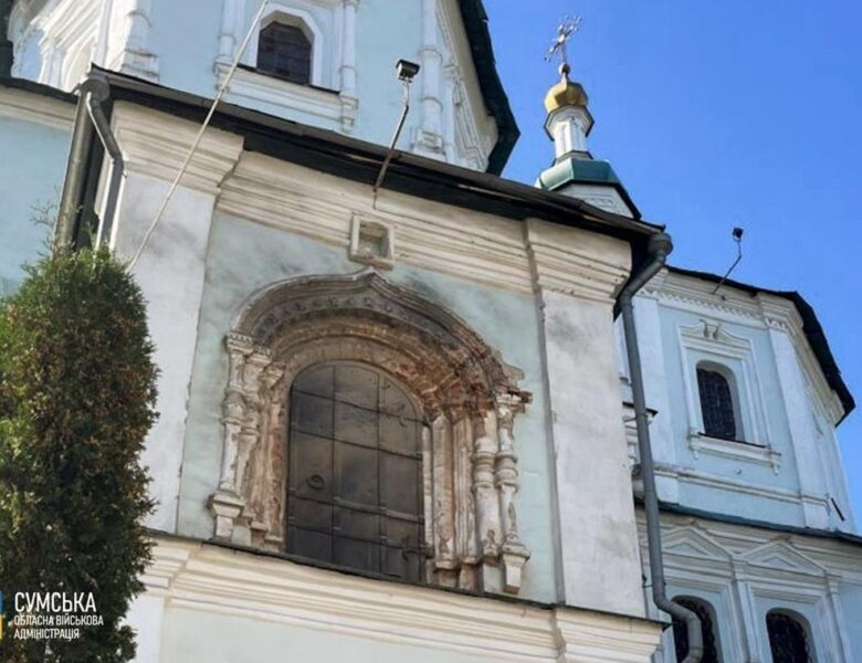 Росіяни вдарили по кафедральному собору у Сумах