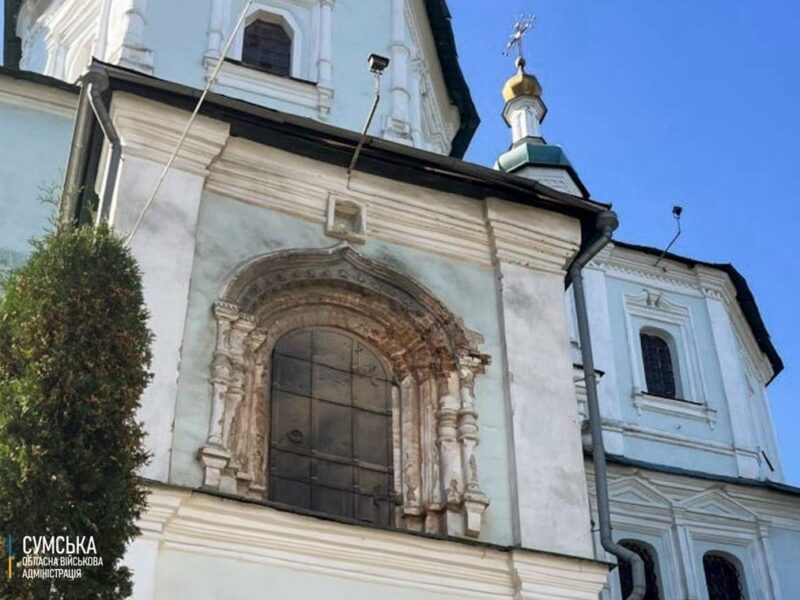 Росіяни вдарили по кафедральному собору у Сумах