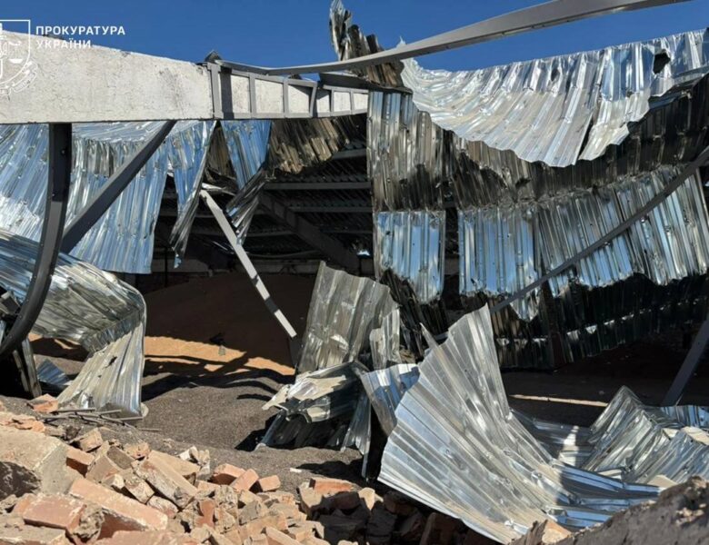 Росіяни вдарили по складах із зерном на Одещині, є поранений