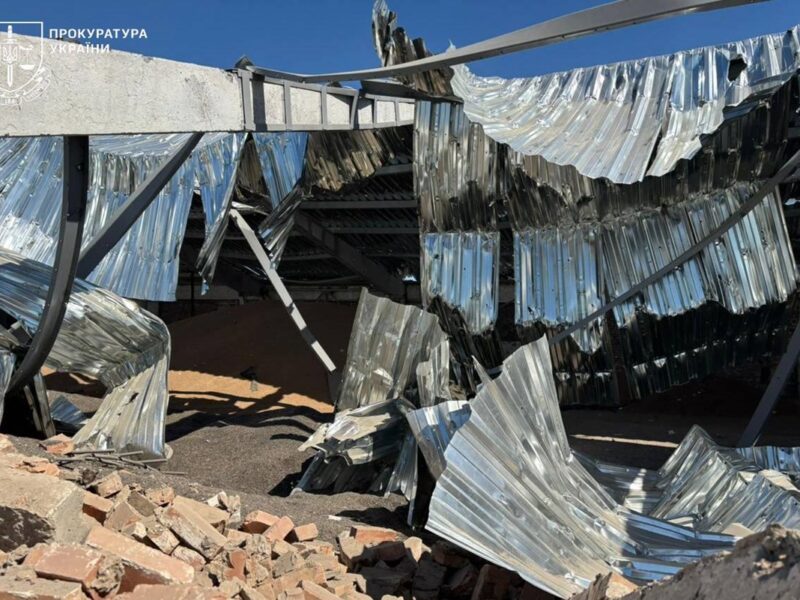 Росіяни вдарили по складах із зерном на Одещині, є поранений
