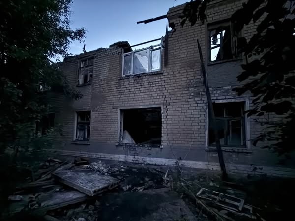 Росіяни вдарили по житловій двоповерхівці в Новодонецькому, є загиблі