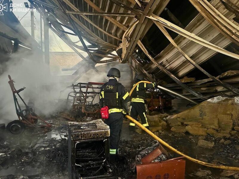Рятувальники показали наслідки атаки на Київщину