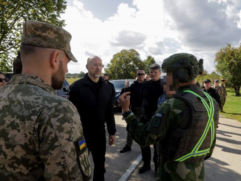 Шмигаль відвідав полігон у Британії, де навчають українських військових