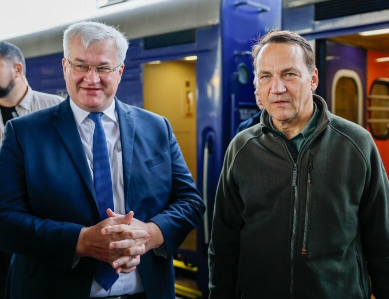 Сікорський прибув у Київ і дав відповідь Трампу