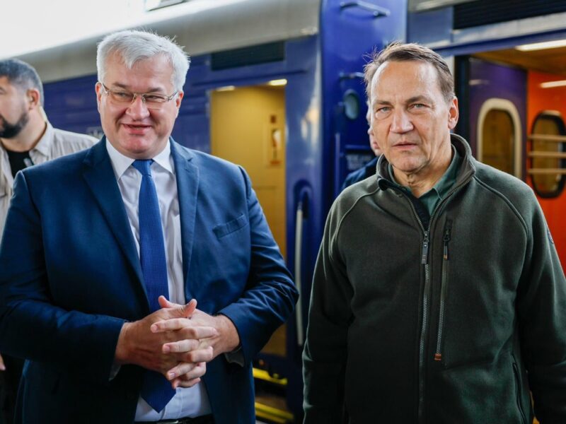 Сікорський прибув у Київ і дав відповідь Трампу