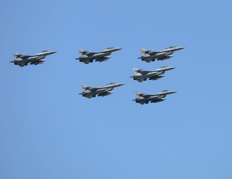 США перехопили російські літаки біля Аляски