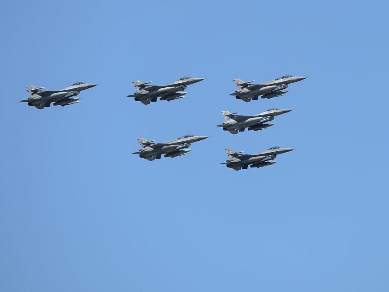 США перехопили російські літаки біля Аляски